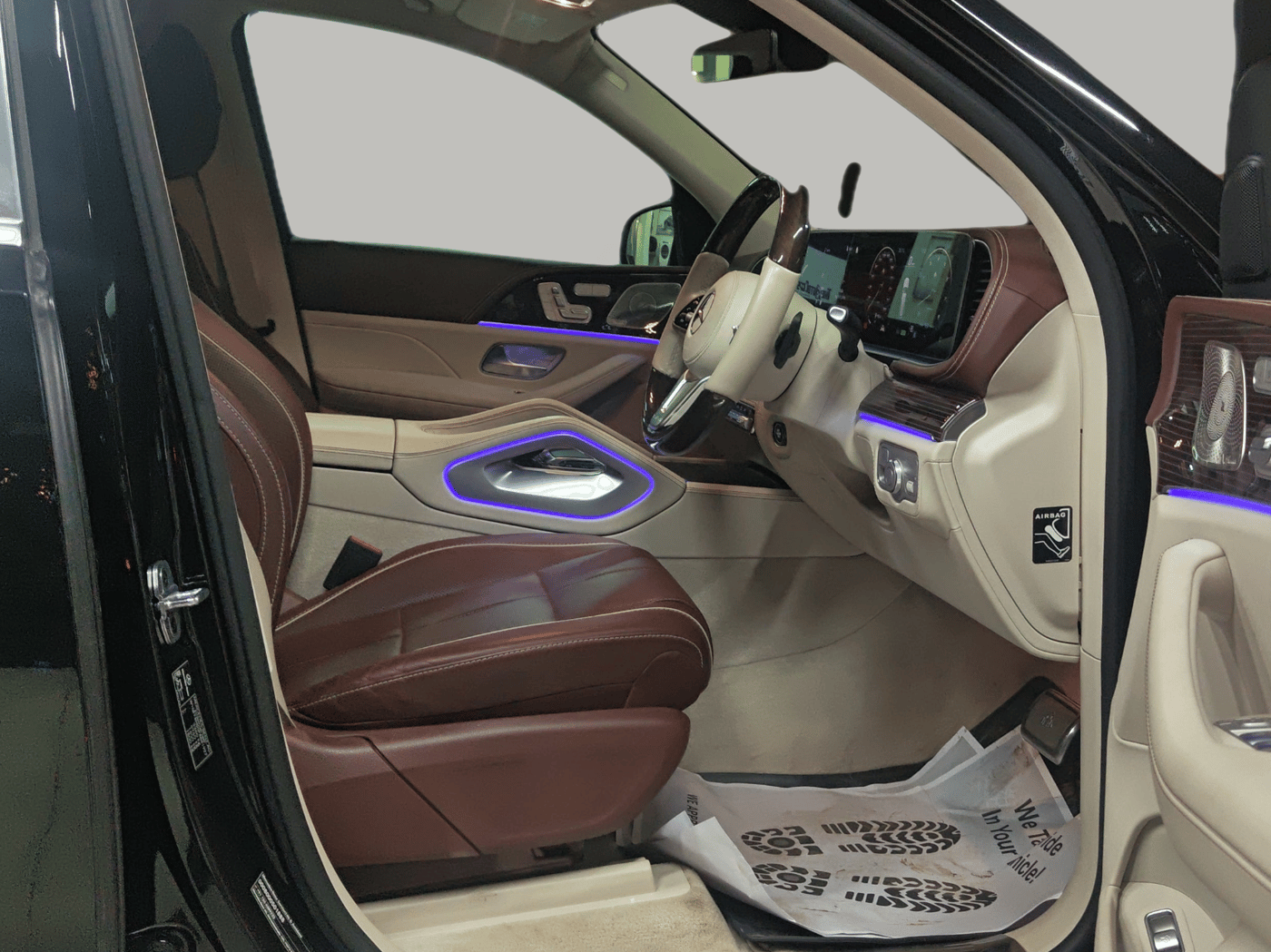 2022 Mercedes Benz MAYBACH GLS 600 4MATIC, Petrol, Automatic, 9,303 km, Right Side Front Door Cabin