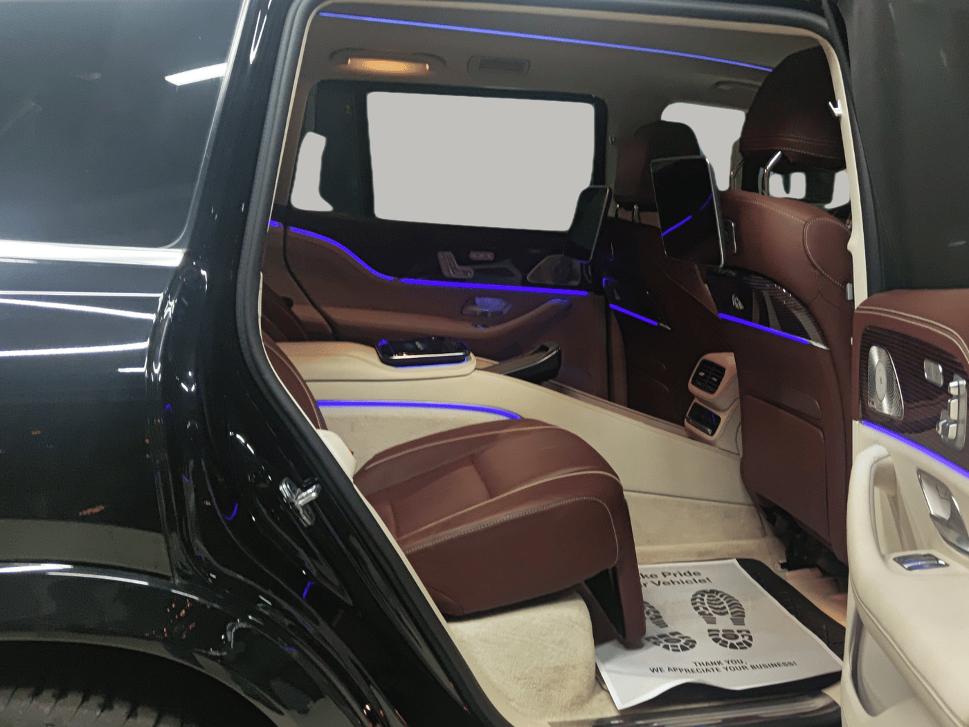 2022 Mercedes Benz MAYBACH GLS 600 4MATIC, Petrol, Automatic, 9,303 km, Right Side Rear Door Cabin