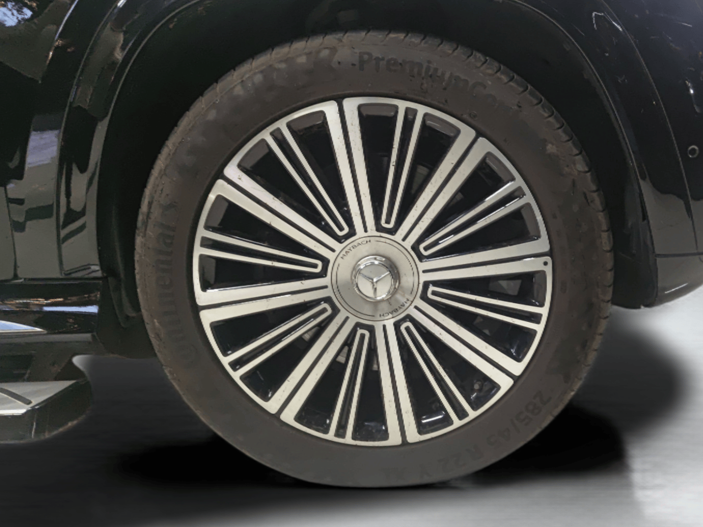 2022 Mercedes Benz MAYBACH GLS 600 4MATIC, Petrol, Automatic, 9,303 km, Right Front Wheel