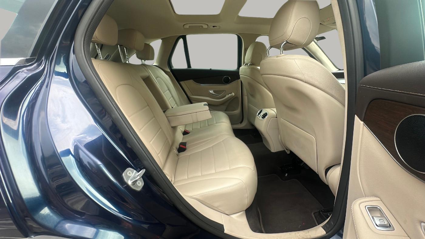 2020 Mercedes Benz GLC CLASS 220d 4MATIC , Diesel, Automatic, 29,179 km, Right Side Rear Door Cabin