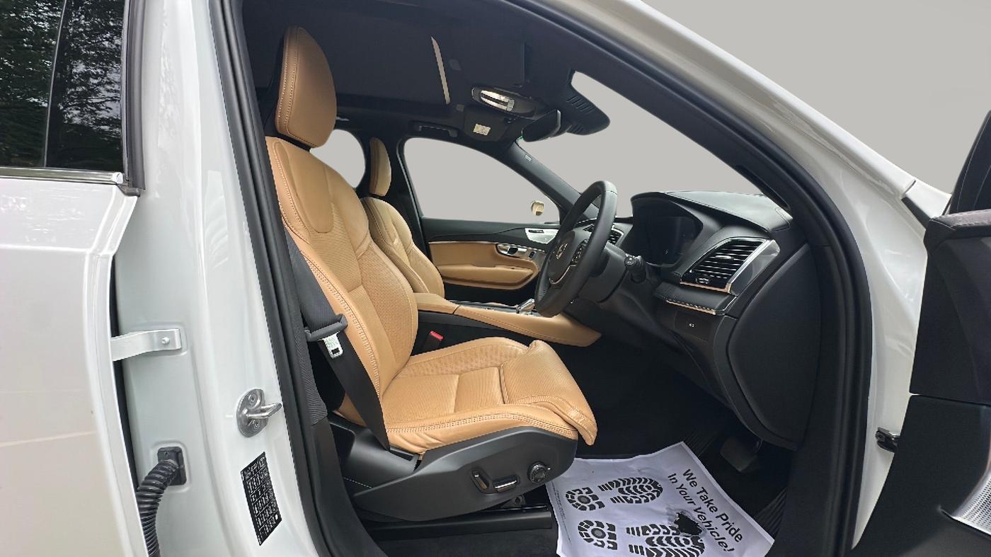 2024 Volvo XC 90 B6 INSCRIPTION, Petrol, Automatic, 3,000 km, Right Side Front Door Cabin