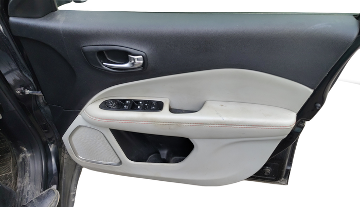 2018 Jeep Compass LIMITED 2.0 DIESEL, Diesel, Manual, 1,23,355 km, Driver Side Door Panel Controls