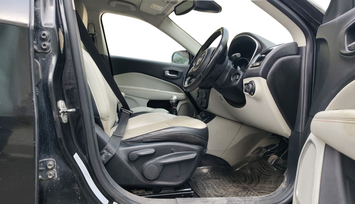 2018 Jeep Compass LIMITED 2.0 DIESEL, Diesel, Manual, 1,23,355 km, Right Side Front Door Cabin