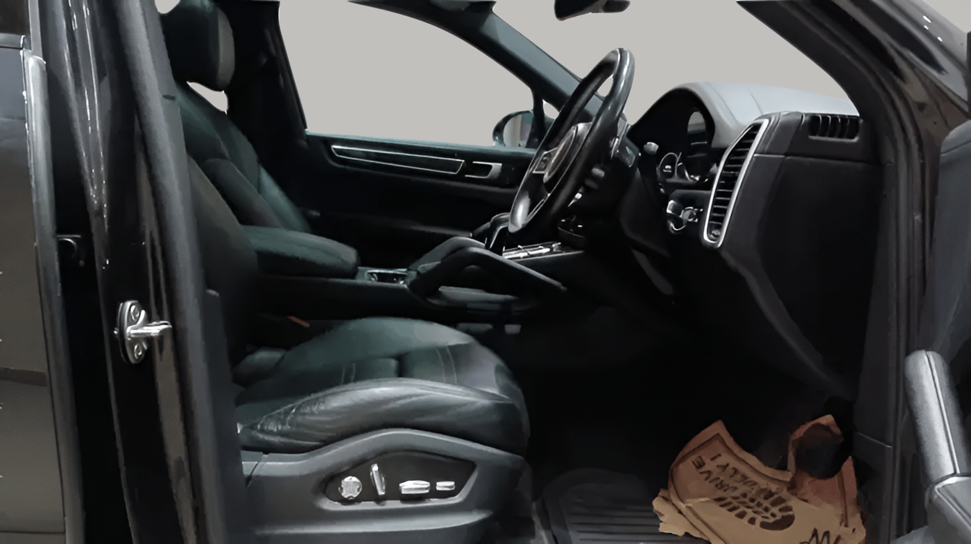 2019 Porsche Cayenne E-HYBRID, Hybrid, Automatic, 50,965 km, Right Side Front Door Cabin