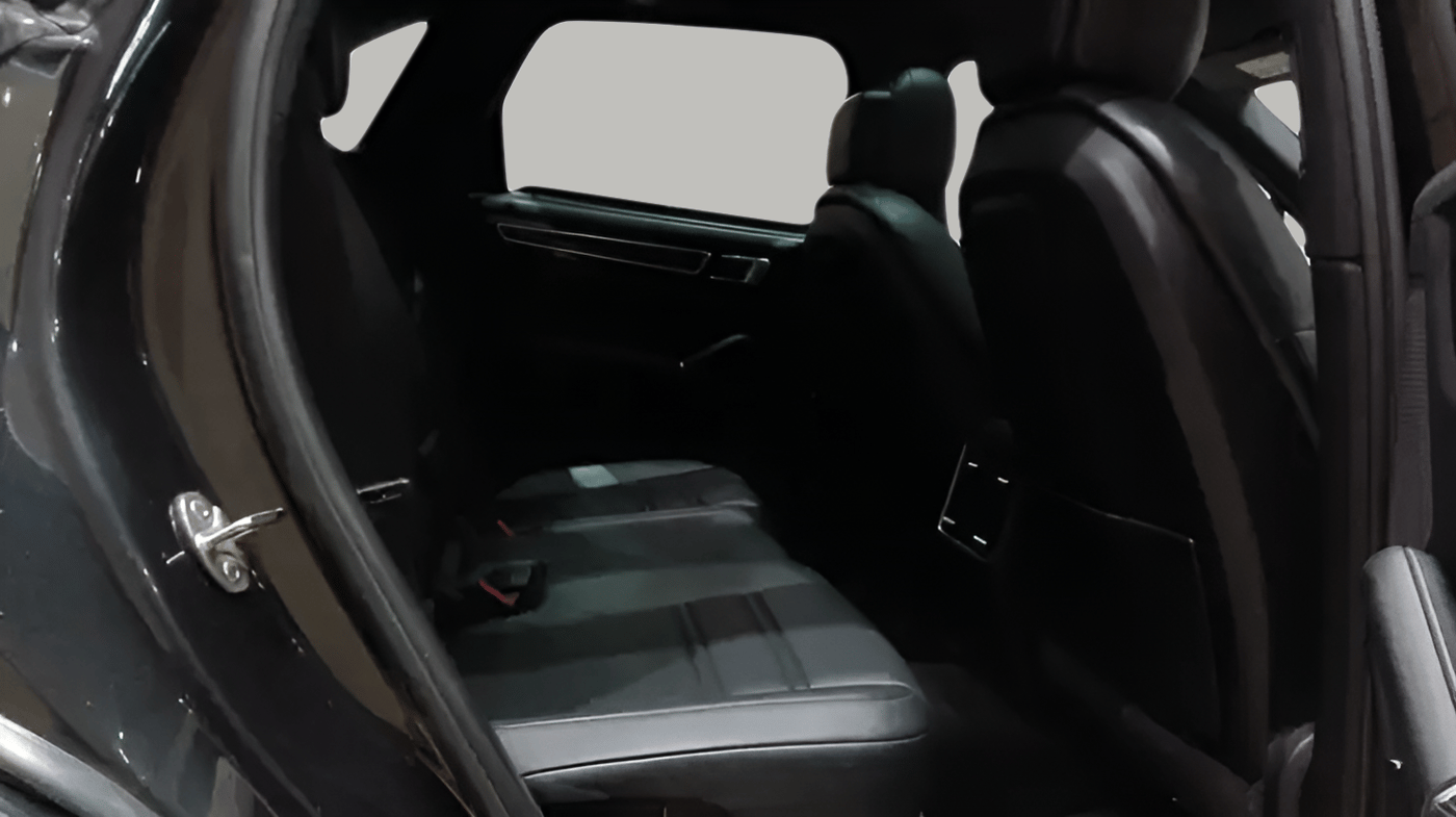 2019 Porsche Cayenne E-HYBRID, Hybrid, Automatic, 50,965 km, Right Side Rear Door Cabin