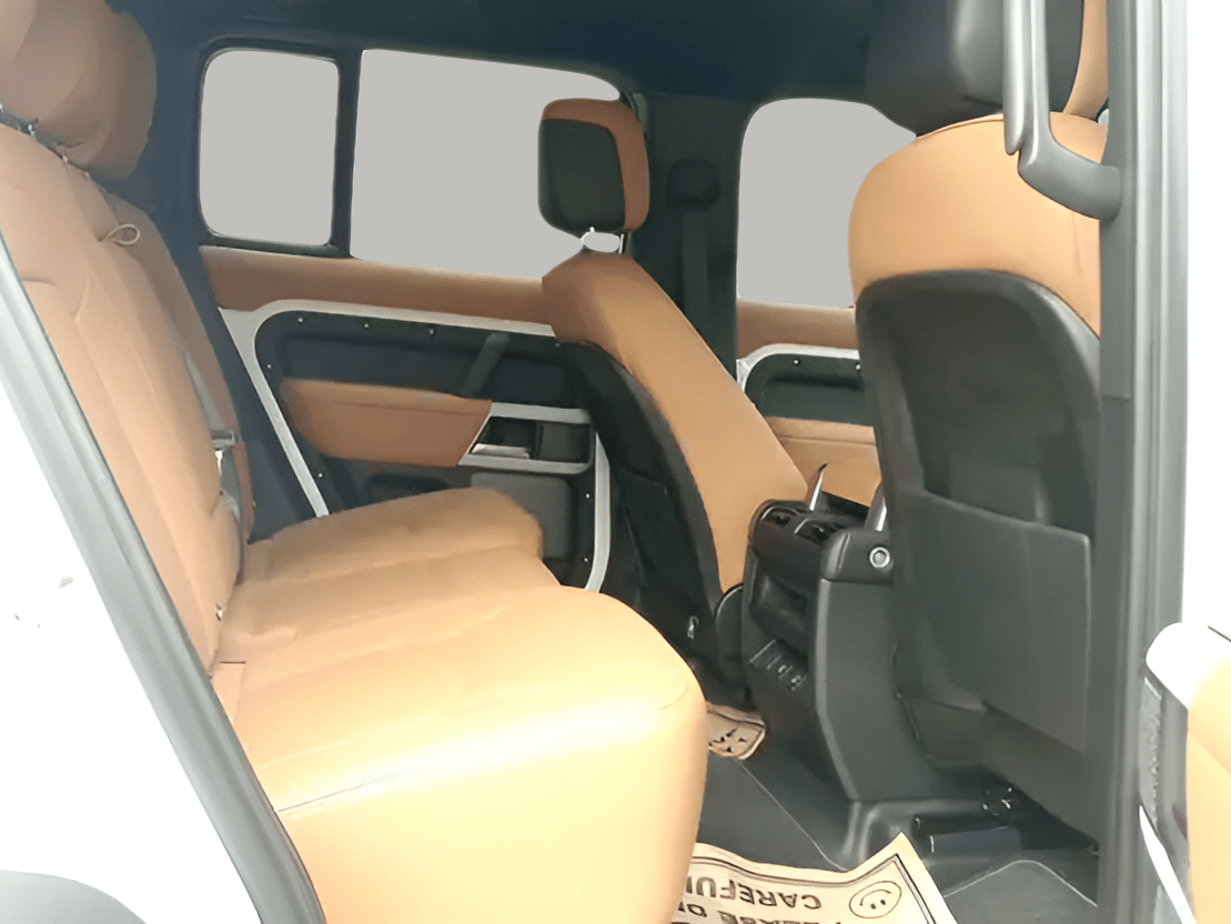 2022 Landrover DEFENDER 110 HSE 2.0 PETROL, Petrol, Automatic, 31,395 km, Right Side Rear Door Cabin