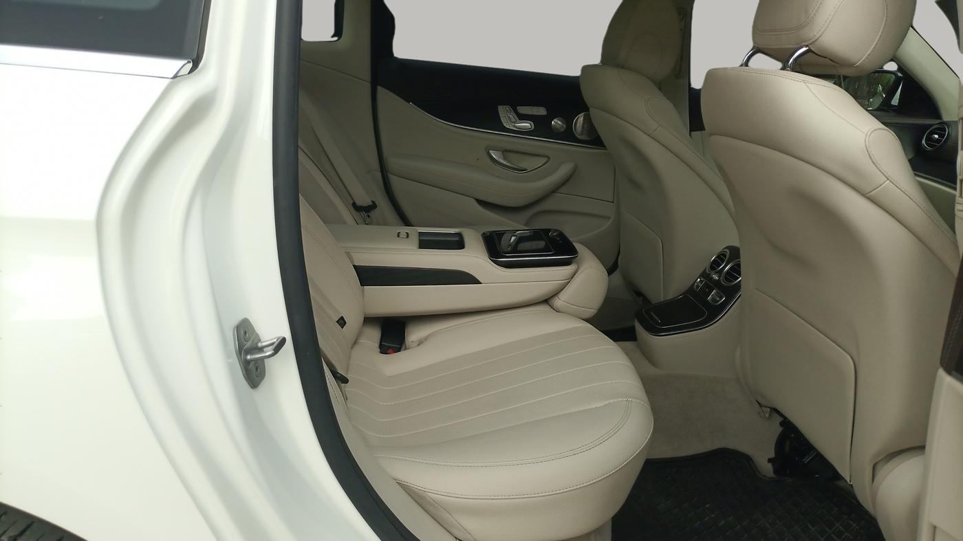 2021 Mercedes Benz E Class E 200 EXCLUSIVE, Petrol, Automatic, 43,164 km, Right Side Rear Door Cabin