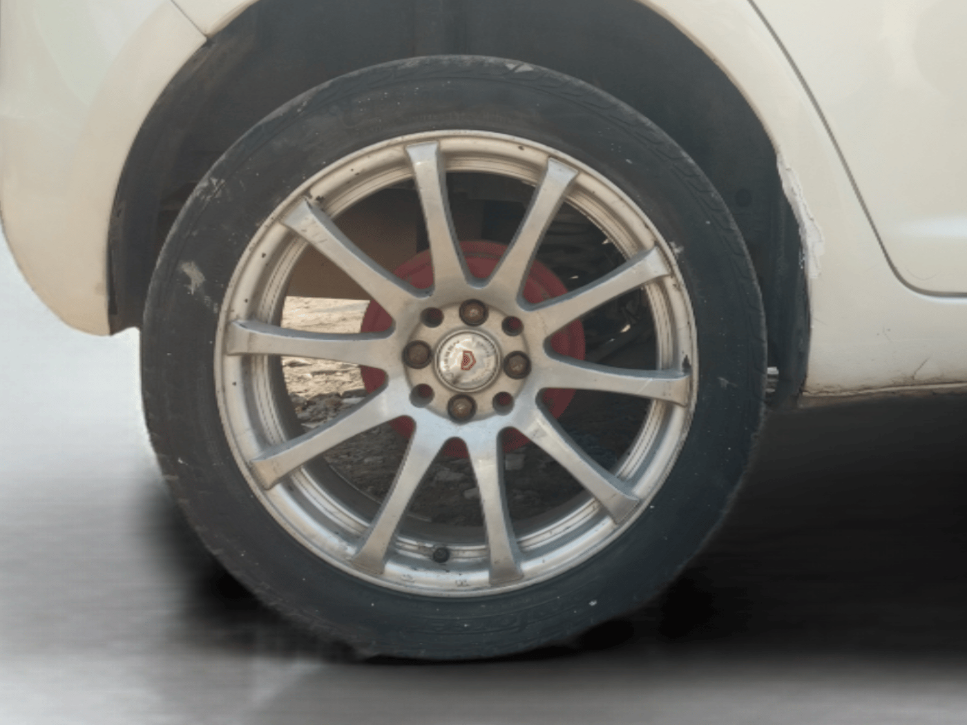 2009 Maruti Swift VDI, Diesel, Manual, 95,296 km, Right Rear Wheel