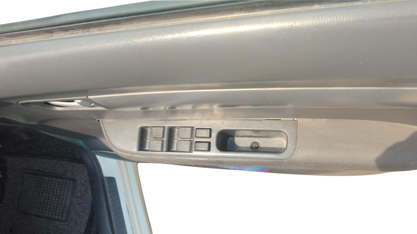 2009 Maruti Swift VDI, Diesel, Manual, 95,296 km, Driver Side Door Panel Controls