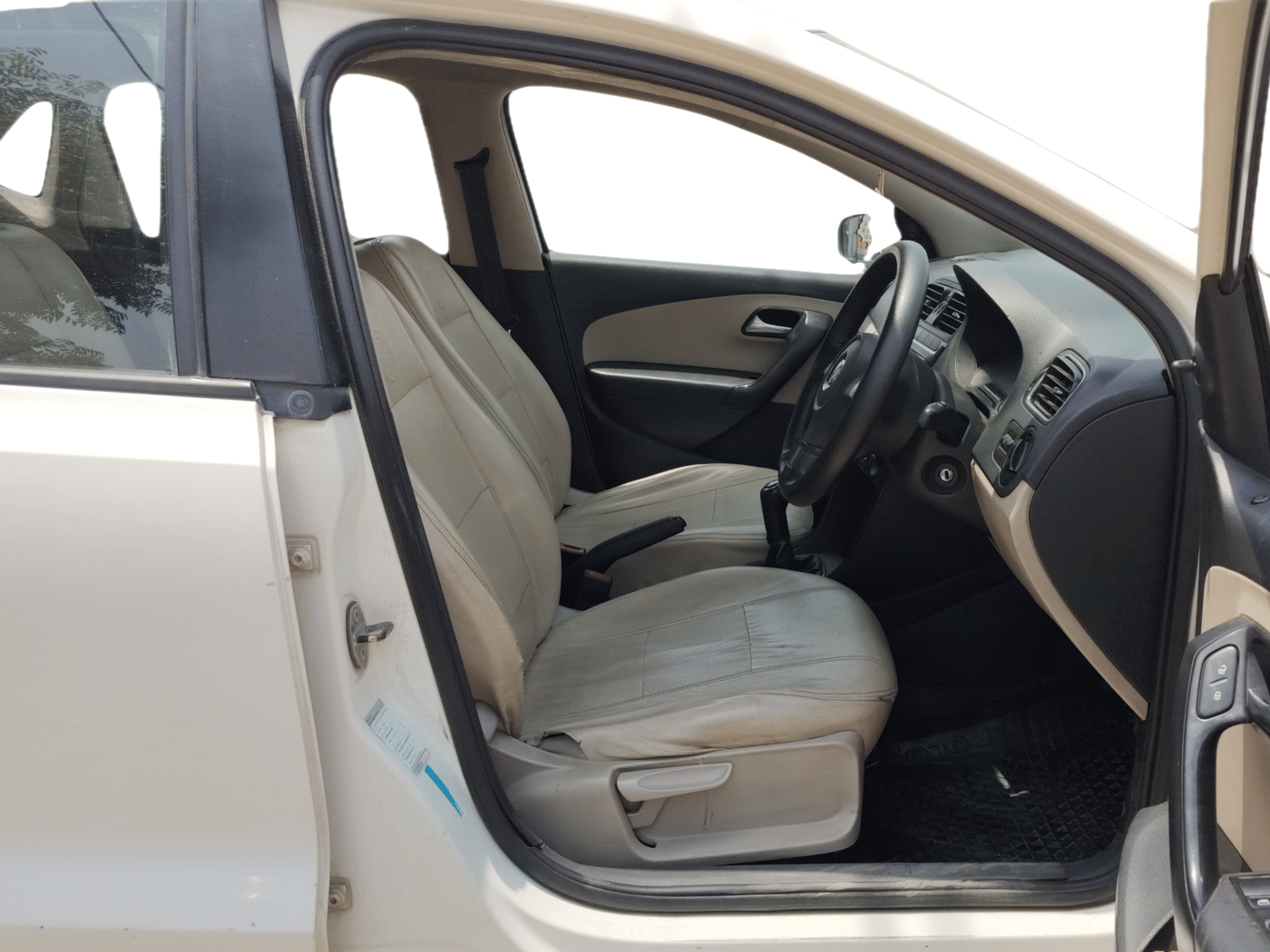 2011 Volkswagen Polo COMFORTLINE 1.2L, Diesel, Manual, 72,539 km, Right Side Front Door Cabin