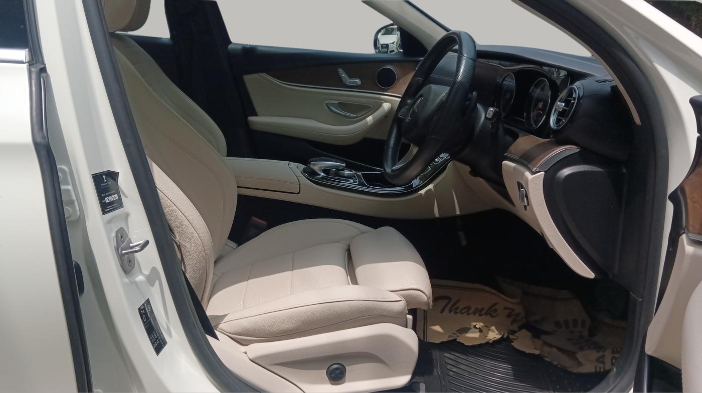 2018 Mercedes Benz E Class E 220 CDI AVANTGARDE, Diesel, Automatic, 31,672 km, Right Side Front Door Cabin