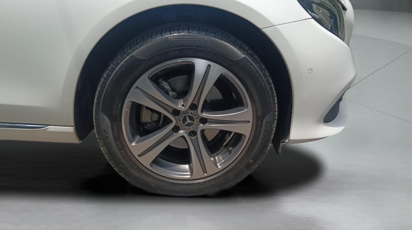 2018 Mercedes Benz E Class E 220 CDI AVANTGARDE, Diesel, Automatic, 31,672 km, Right Front Wheel