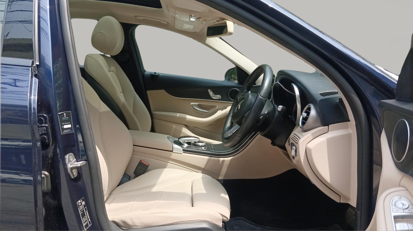 2017 Mercedes Benz C Class C 220 CDI AVANTGARDE, Diesel, Automatic, 39,334 km, Right Side Front Door Cabin
