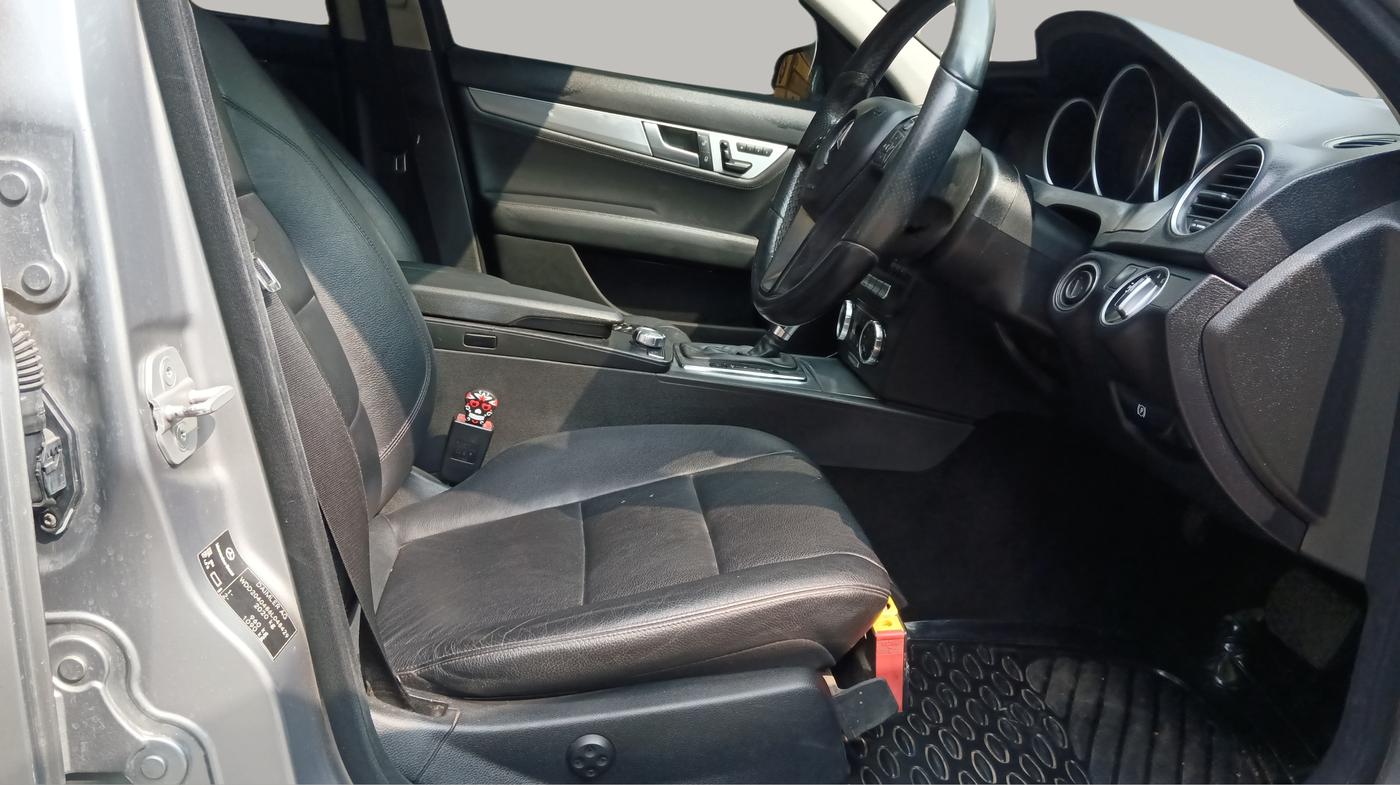 2011 Mercedes Benz C Class 200 CGI AVANTGARDE, Petrol, Automatic, 36,500 km, Right Side Front Door Cabin