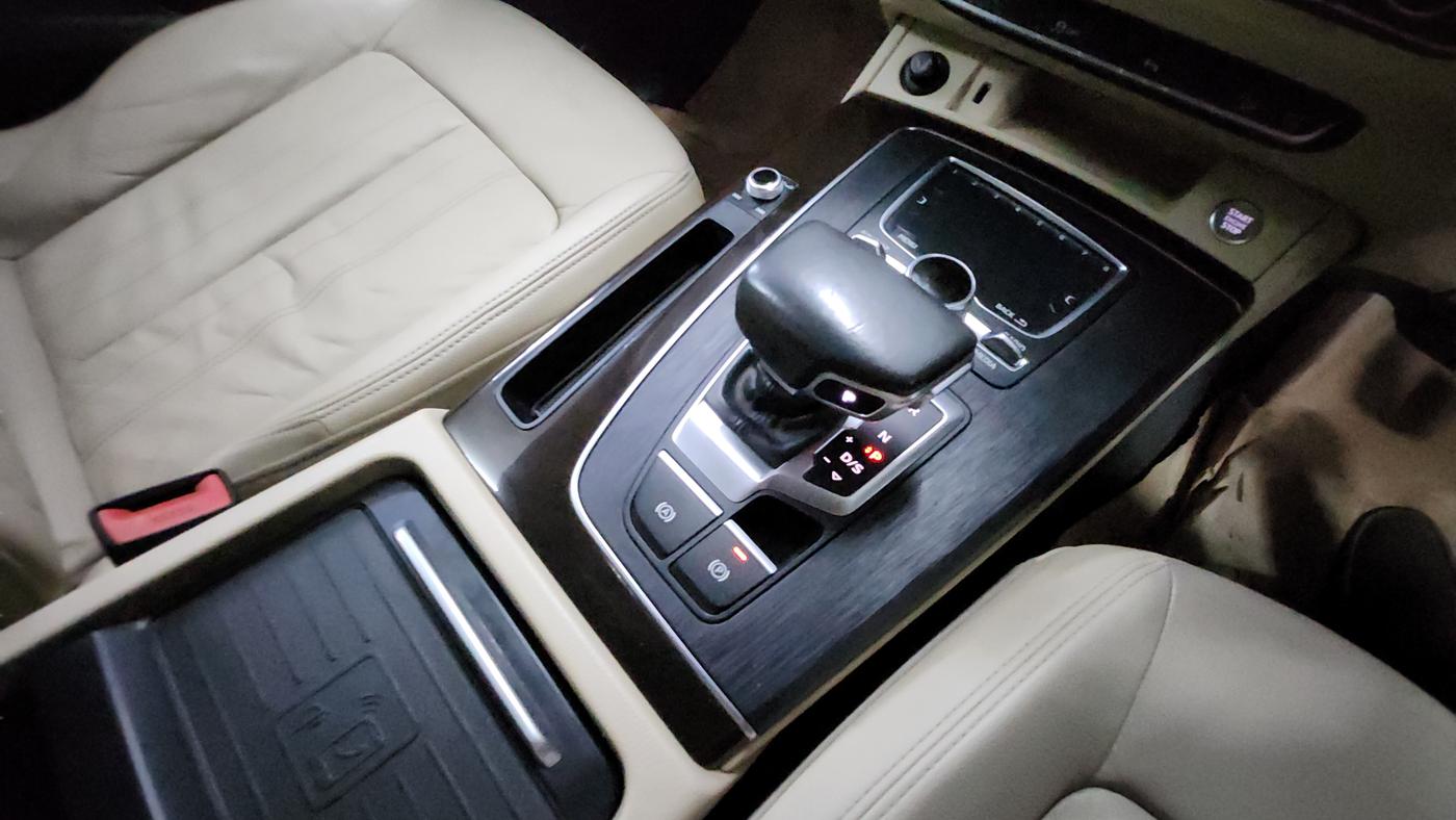 2019 Audi Q5 40 TDI TECHNOLOGY, Diesel, Automatic, 75,000 km, Gear Lever