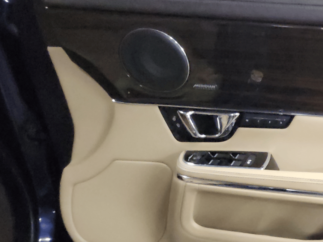 2018 Jaguar XJ L 3.0 V 6 PORTFOLIO, Diesel, Automatic, 28,000 km, Driver Side Door Panel Controls