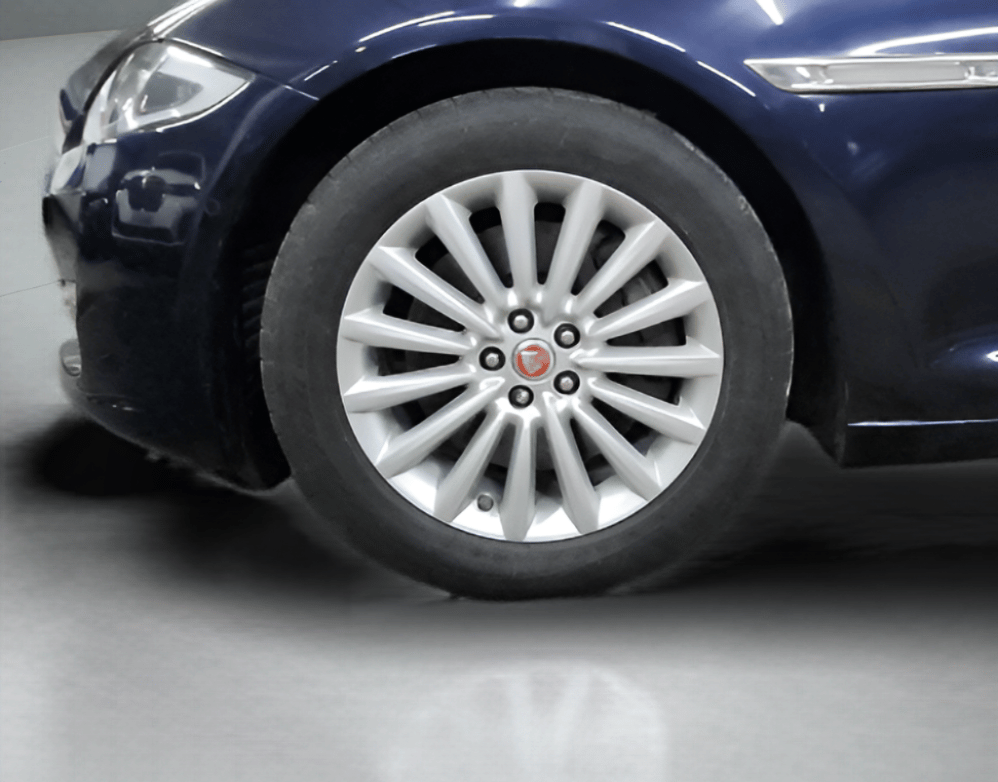 2018 Jaguar XJ L 3.0 V 6 PORTFOLIO, Diesel, Automatic, 28,000 km, Left Front Wheel