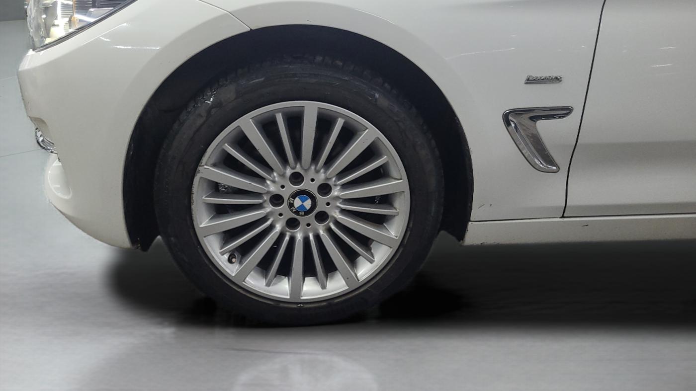 2018 BMW 3 Series 320d Luxury Line, Diesel, Automatic, 22,009 km, Left Front Wheel