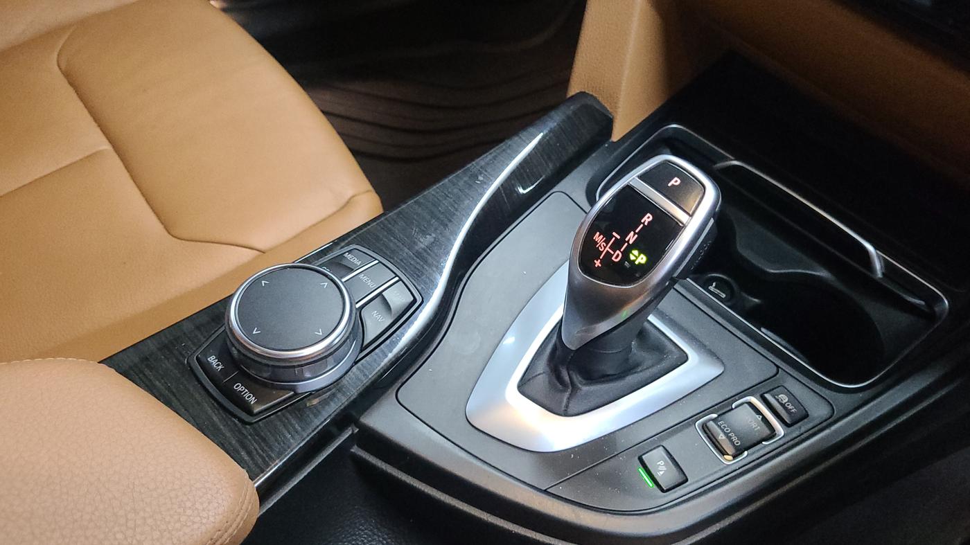 2018 BMW 3 Series 320d Luxury Line, Diesel, Automatic, 22,009 km, Gear Lever