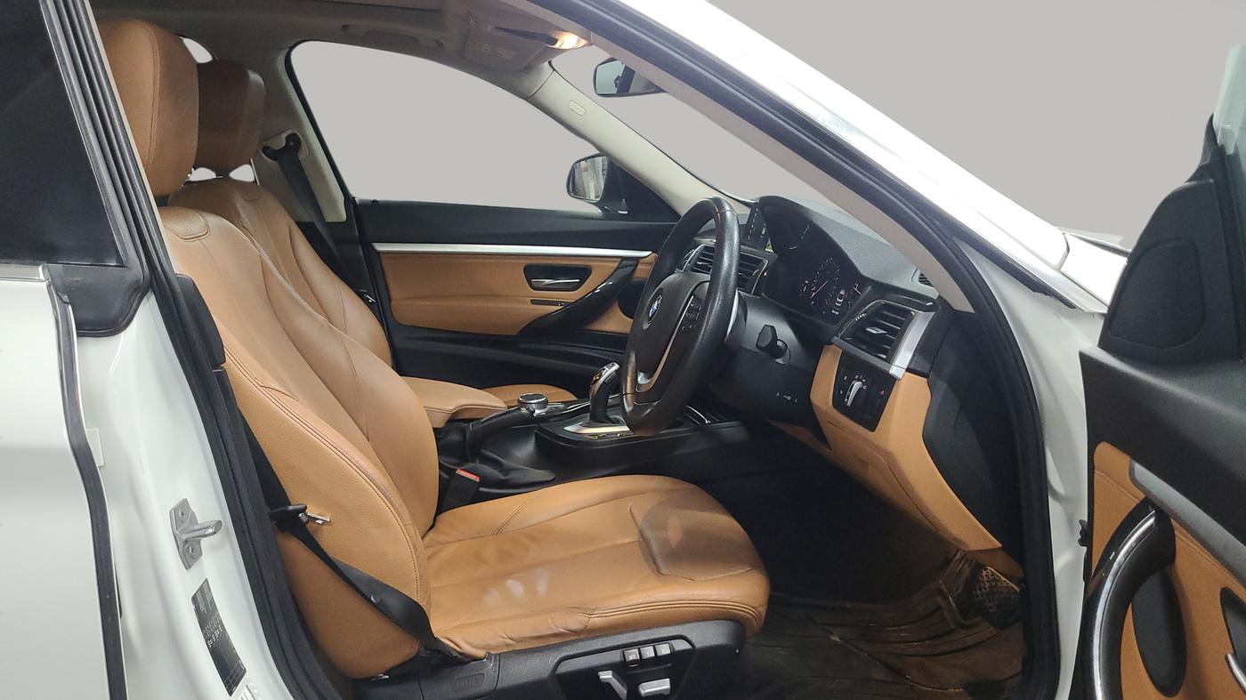 2018 BMW 3 Series 320d Luxury Line, Diesel, Automatic, 22,009 km, Right Side Front Door Cabin