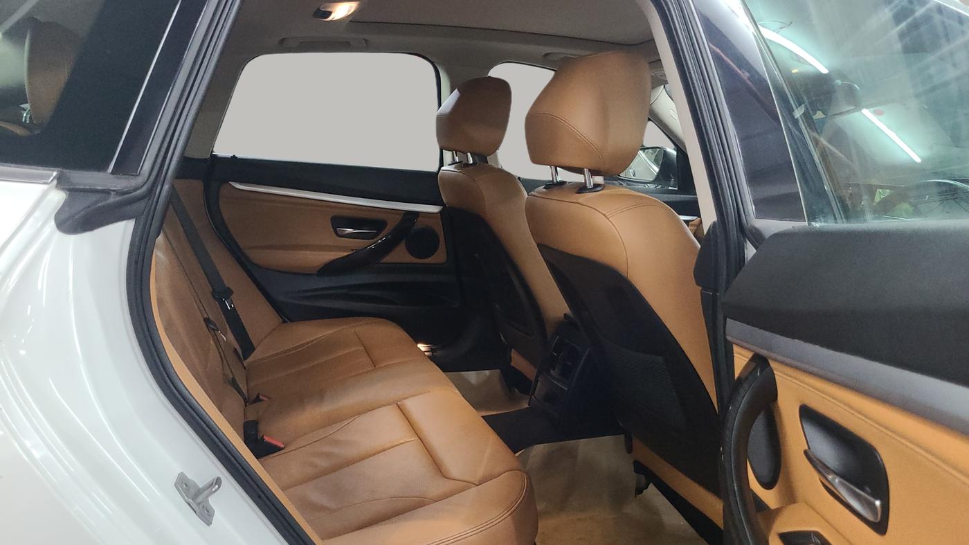 2018 BMW 3 Series 320d Luxury Line, Diesel, Automatic, 22,009 km, Right Side Rear Door Cabin