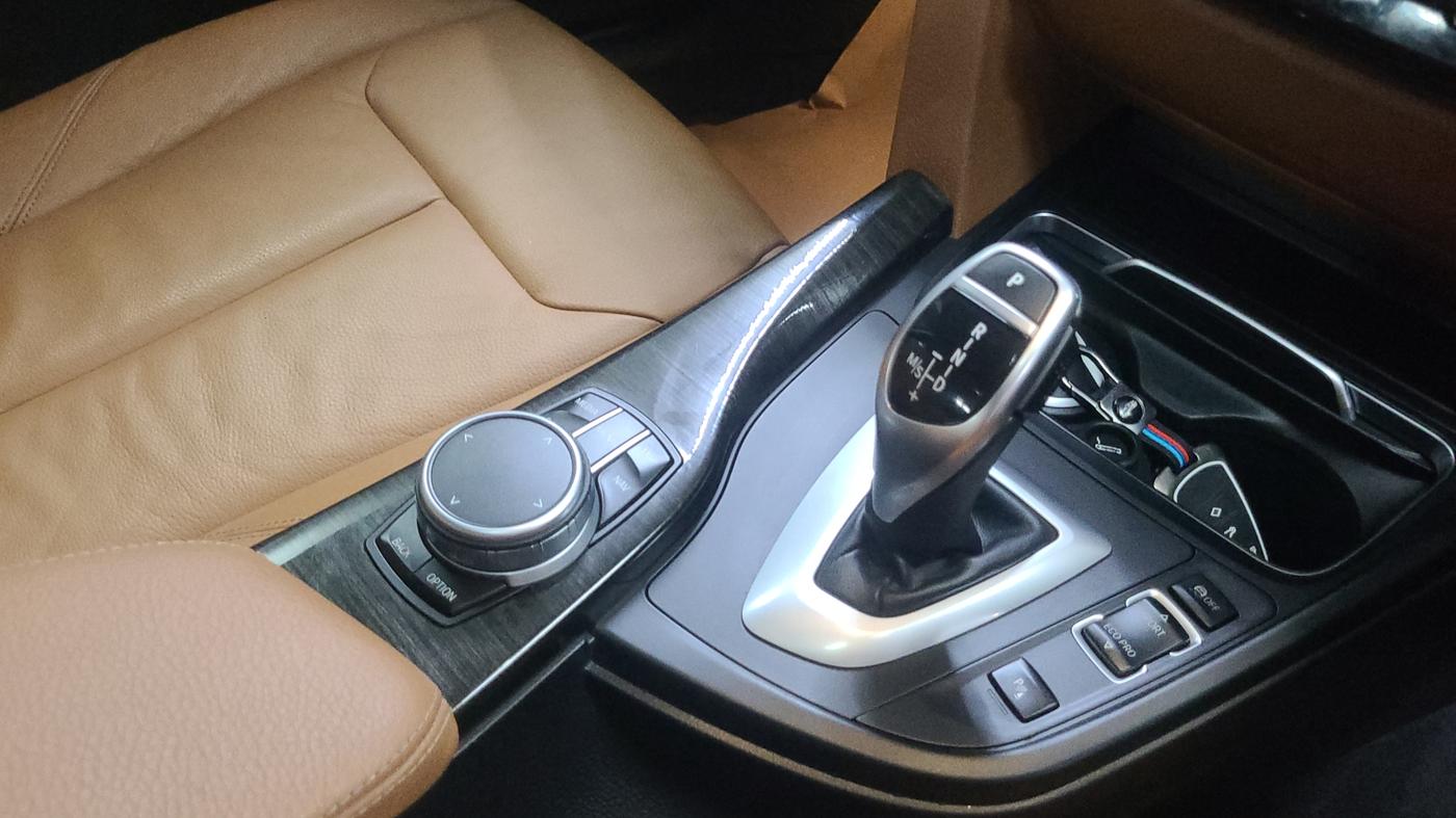2017 BMW 3 Series 330 I GT LUXURY LINE, Petrol, Automatic, 19,500 km, Gear Lever