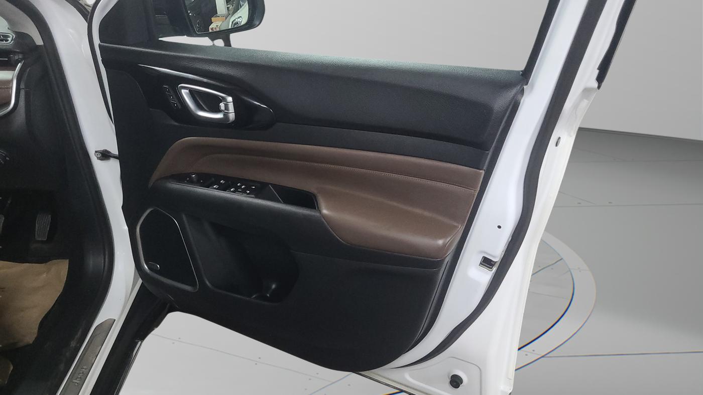 2022 Jeep MERIDIAN LIMITED (O) 4X2 AT, Diesel, Automatic, 14,000 km, Driver Side Door Panel Controls