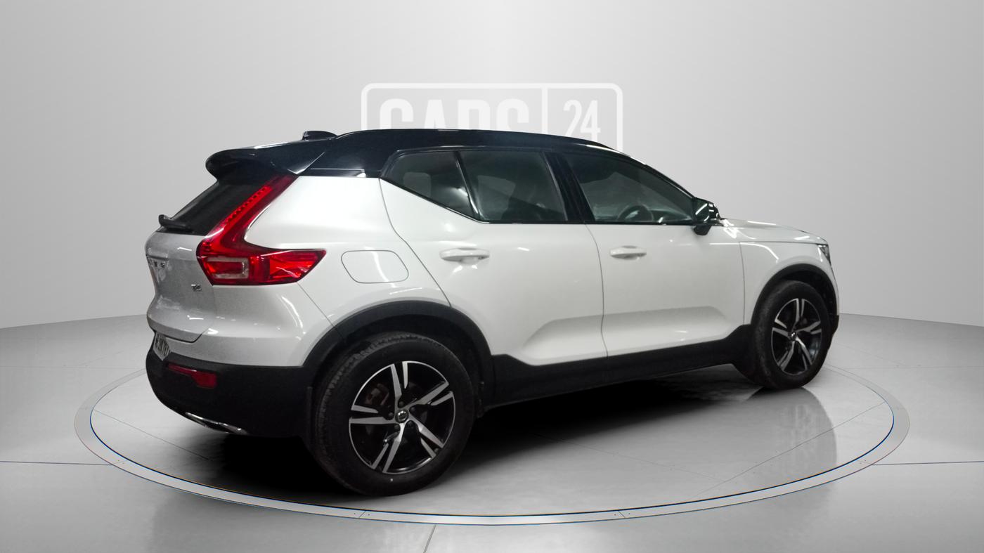 2021 Volvo XC 40 T4 R Design, Petrol, Automatic, 23,000 km, Right Back Diagonal