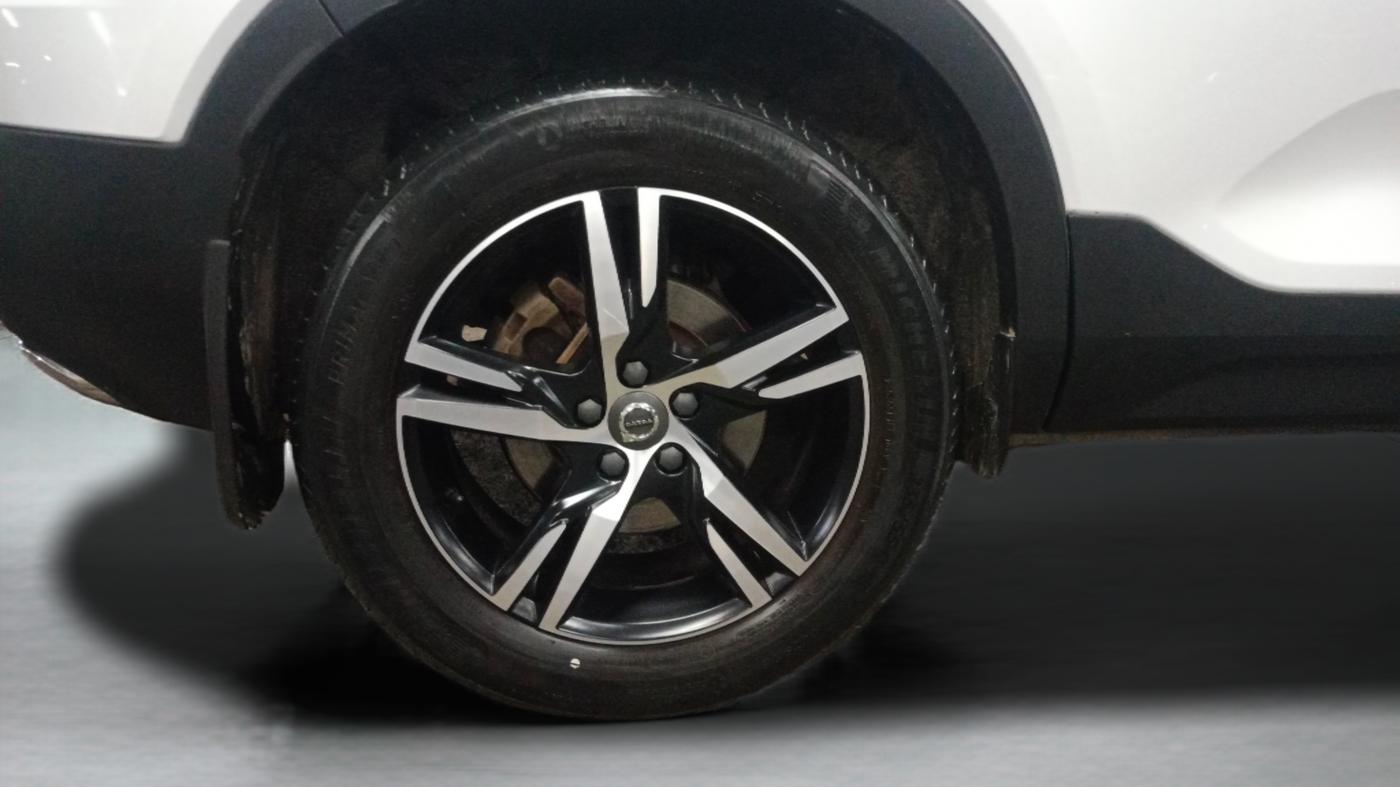2021 Volvo XC 40 T4 R Design, Petrol, Automatic, 23,000 km, Right Rear Wheel