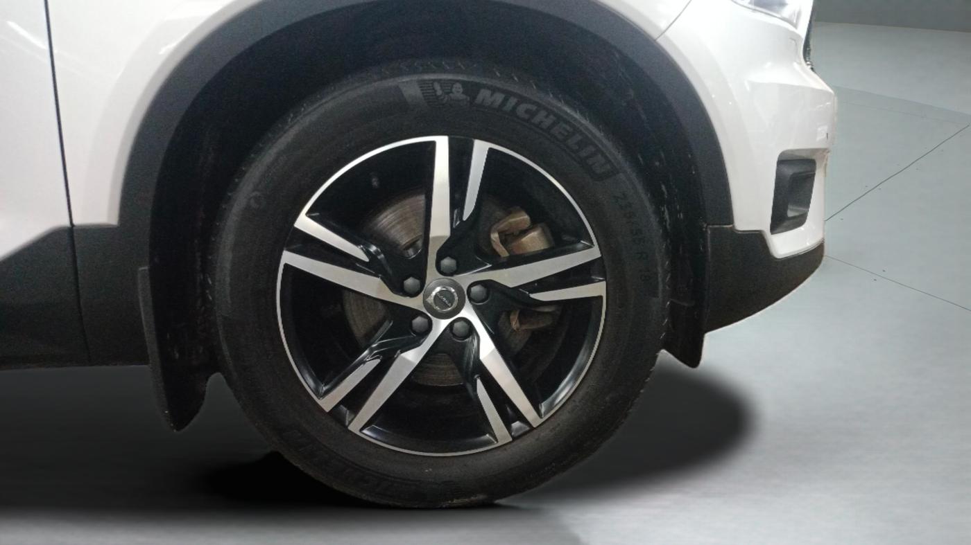 2021 Volvo XC 40 T4 R Design, Petrol, Automatic, 23,000 km, Right Front Wheel