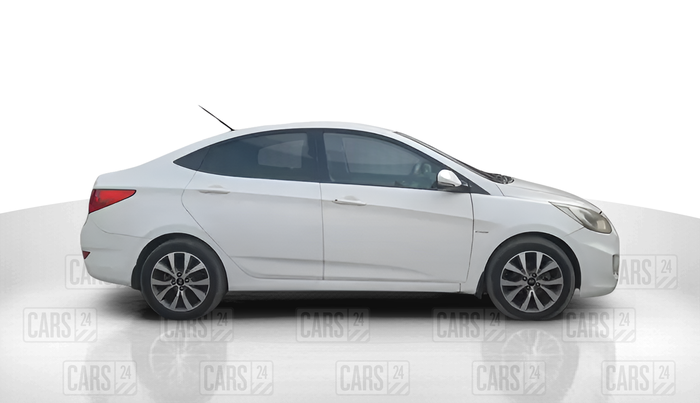 2014 Hyundai Verna FLUIDIC 1.6 CRDI SX, Diesel, Manual, 87,417 km, Right Side View