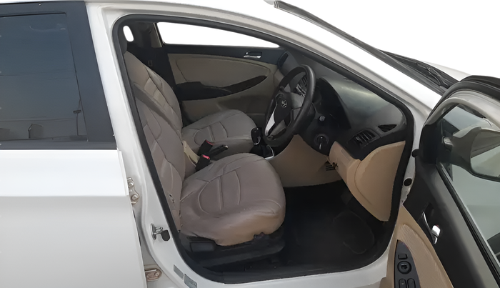 2014 Hyundai Verna FLUIDIC 1.6 CRDI SX, Diesel, Manual, 87,417 km, Right Side Front Door Cabin