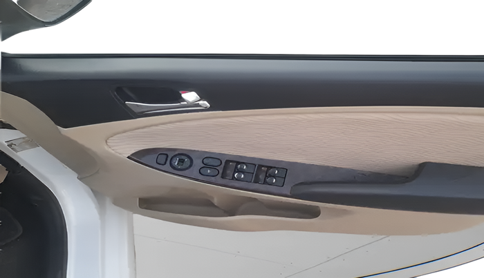 2014 Hyundai Verna FLUIDIC 1.6 CRDI SX, Diesel, Manual, 87,417 km, Driver Side Door Panel Controls