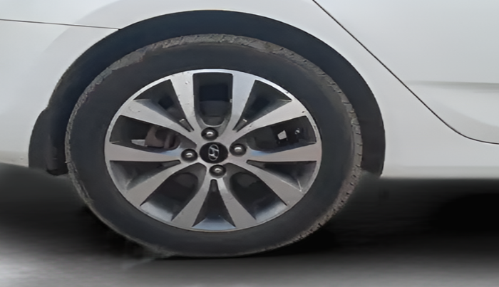 2014 Hyundai Verna FLUIDIC 1.6 CRDI SX, Diesel, Manual, 87,417 km, Right Rear Wheel