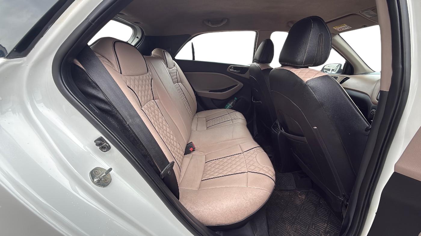 2018 Hyundai Elite i20 ASTA 1.2, Petrol, Manual, 68,100 km, Right Side Rear Door Cabin