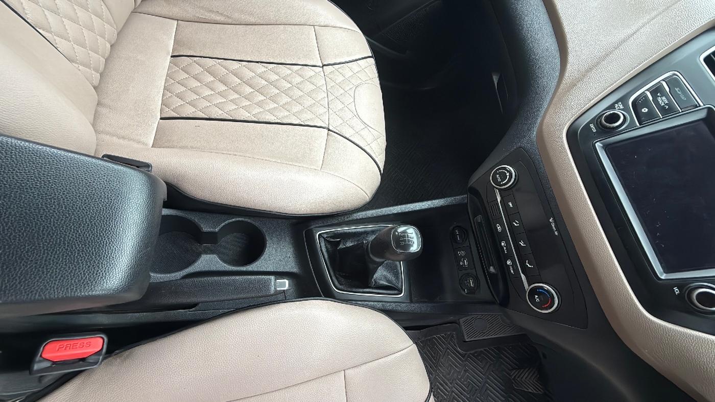 2018 Hyundai Elite i20 ASTA 1.2, Petrol, Manual, 68,100 km, Gear Lever