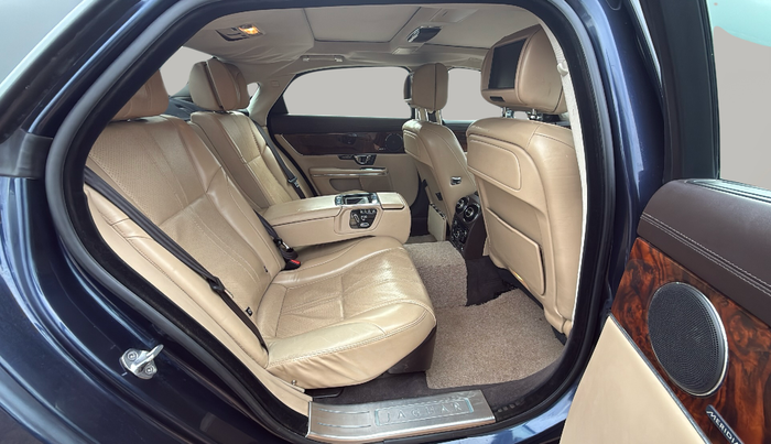 2014 Jaguar XJ L 3.0 V 6 PORTFOLIO, Diesel, Automatic, 74,290 km, Right Side Rear Door Cabin