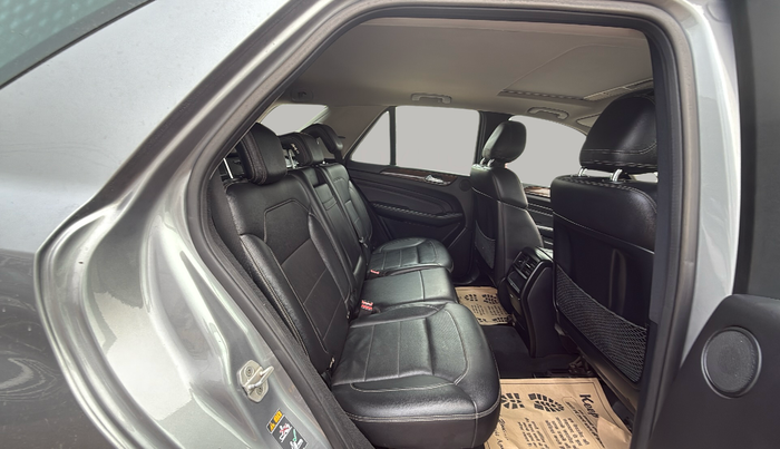 2015 Mercedes Benz M Class ML 250 CDI, Diesel, Automatic, 93,409 km, Right Side Rear Door Cabin