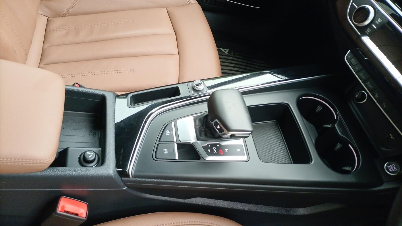 2023 Audi A4 40 TFSI  PREMIUM PLUS, Petrol, Automatic, 38,800 km, Gear Lever