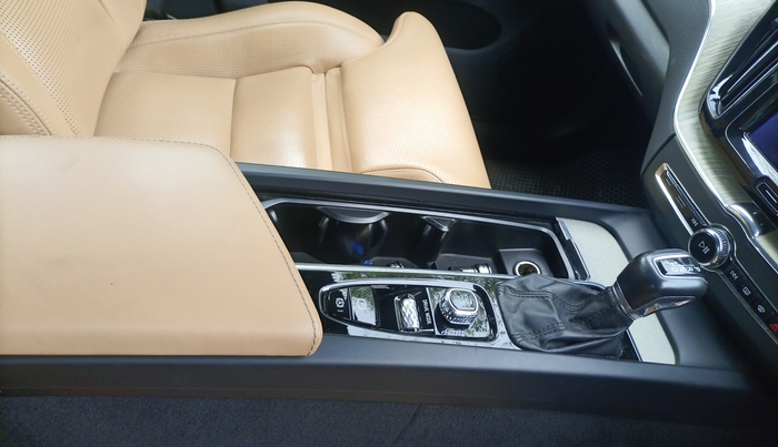 2019 Volvo XC 60 D5 INSCRIPTION, Diesel, Automatic, 68,450 km, Gear Lever