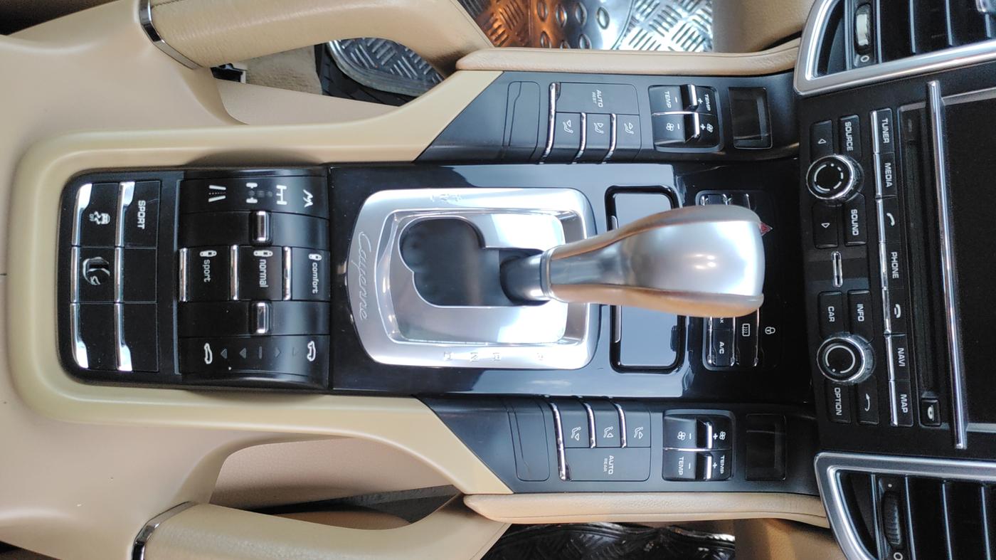 2012 Porsche Cayenne DIESEL, Diesel, Automatic, 81,163 km, Gear Lever