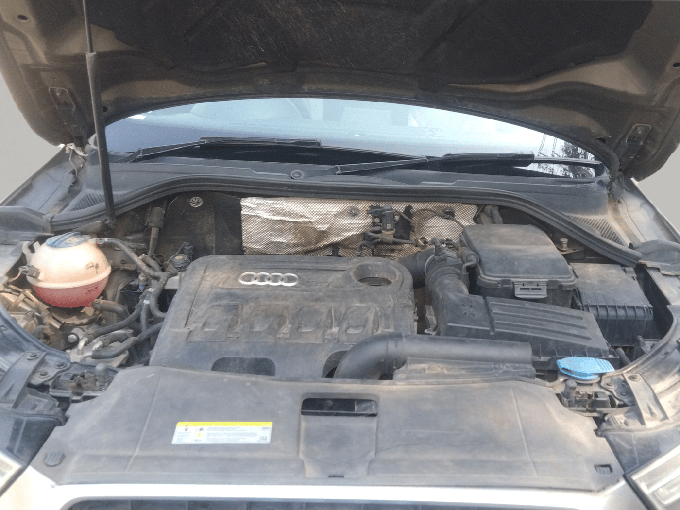 2015 Audi Q3 35 TDI Quattro, Diesel, Automatic, 1,12,490 km, Open Bonnet