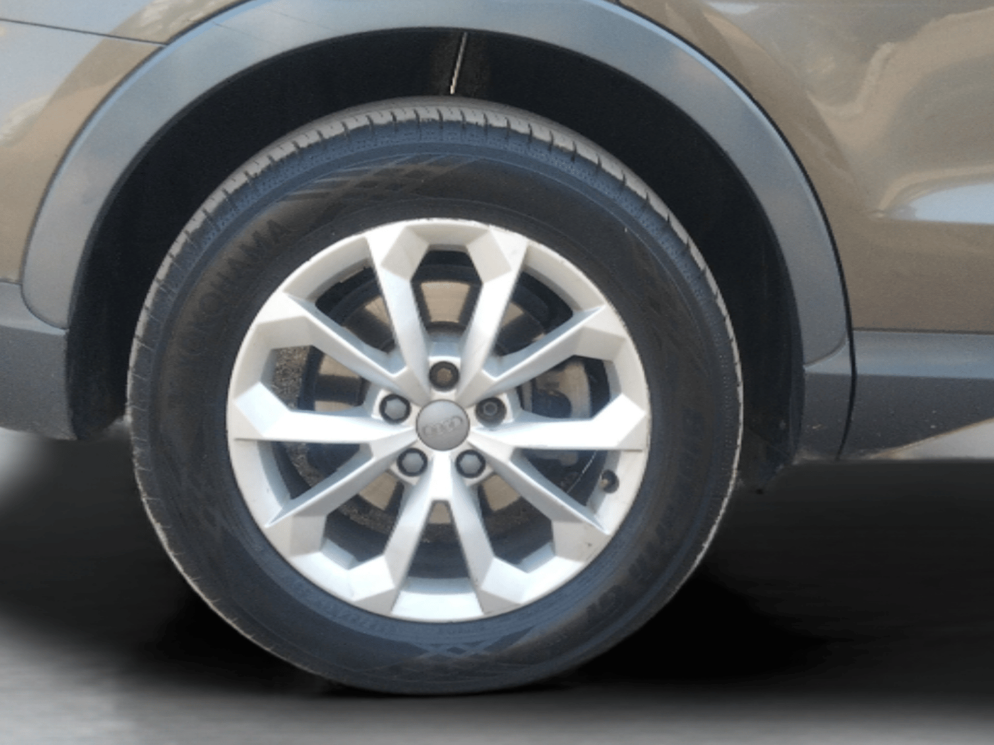 2015 Audi Q3 35 TDI Quattro, Diesel, Automatic, 1,12,490 km, Right Rear Wheel