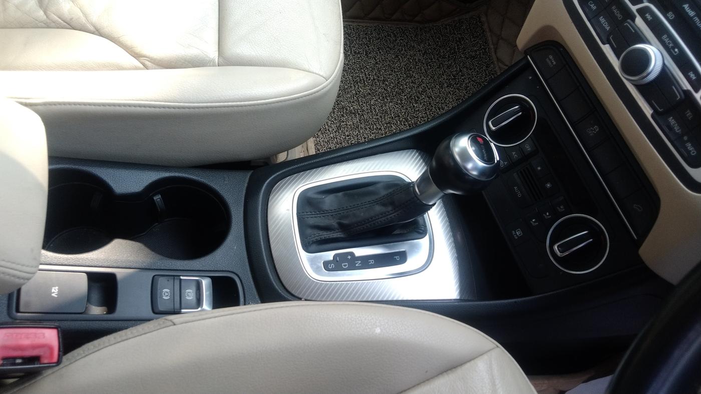 2015 Audi Q3 35 TDI Quattro, Diesel, Automatic, 1,12,490 km, Gear Lever