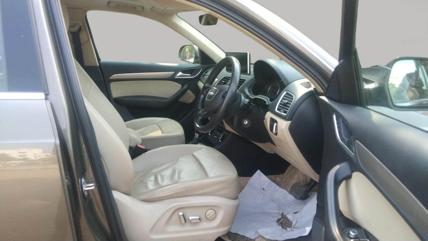 2015 Audi Q3 35 TDI Quattro, Diesel, Automatic, 1,12,490 km, Right Side Front Door Cabin