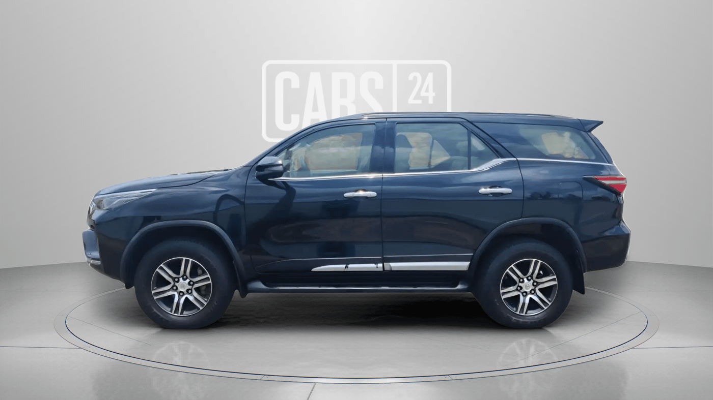2022 Toyota Fortuner 4X2 MT 2.8 DIESEL, Diesel, Manual, 57,853 km, Left Side