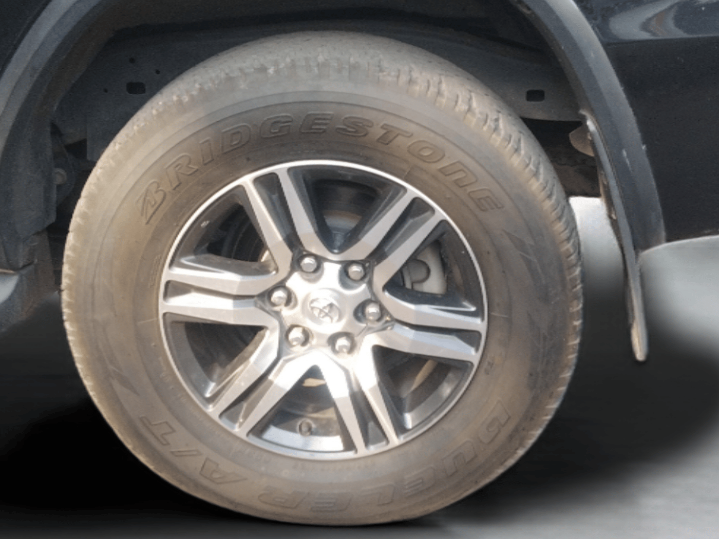 2022 Toyota Fortuner 4X2 MT 2.8 DIESEL, Diesel, Manual, 57,853 km, Left Rear Wheel
