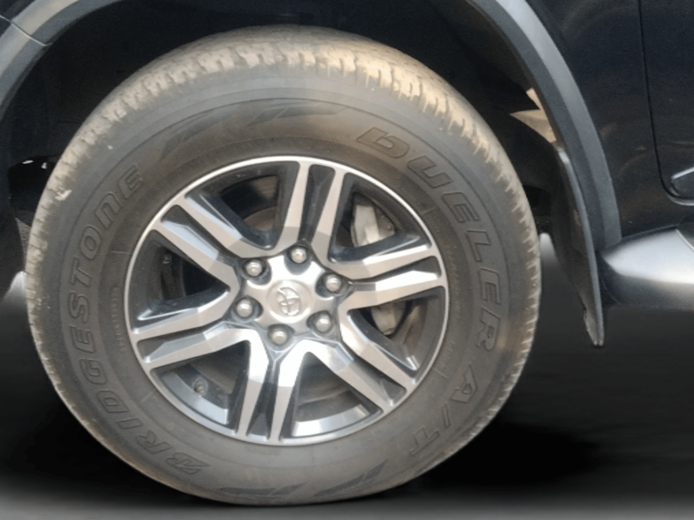2022 Toyota Fortuner 4X2 MT 2.8 DIESEL, Diesel, Manual, 57,853 km, Left Front Wheel