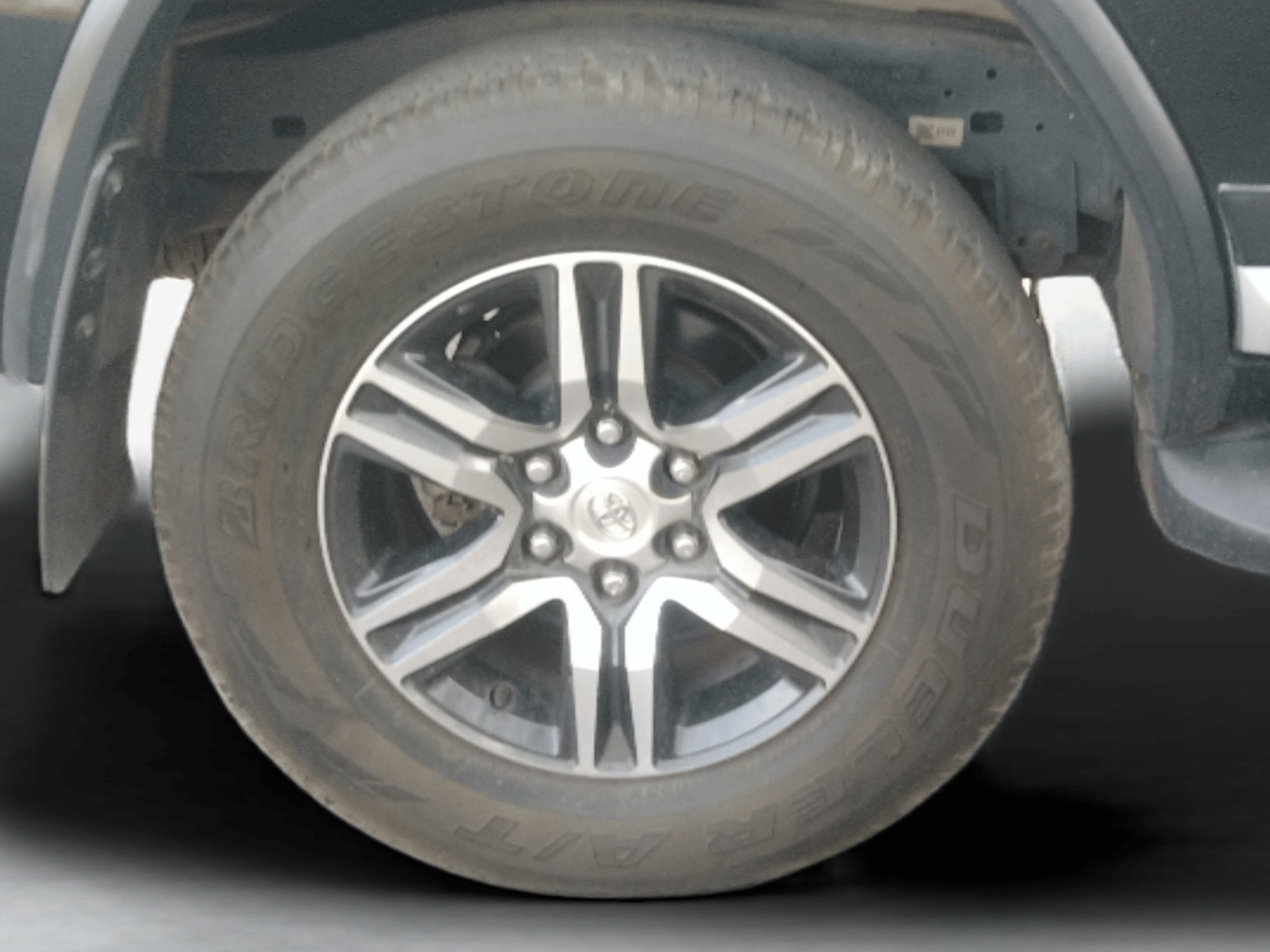 2022 Toyota Fortuner 4X2 MT 2.8 DIESEL, Diesel, Manual, 57,853 km, Right Rear Wheel