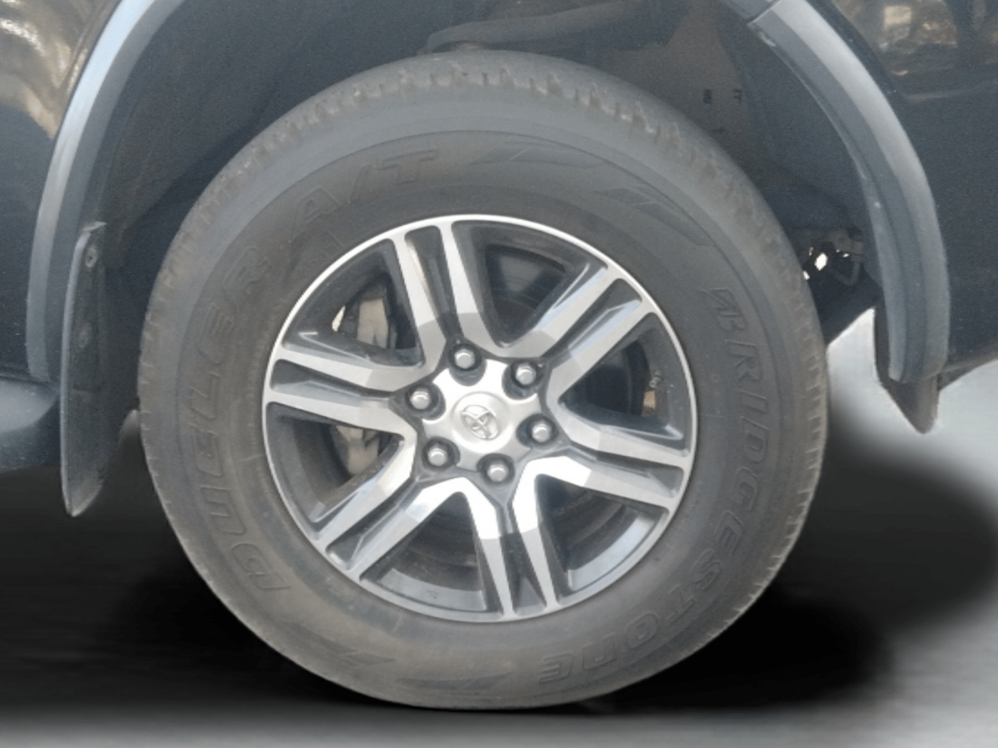 2022 Toyota Fortuner 4X2 MT 2.8 DIESEL, Diesel, Manual, 57,853 km, Right Front Wheel